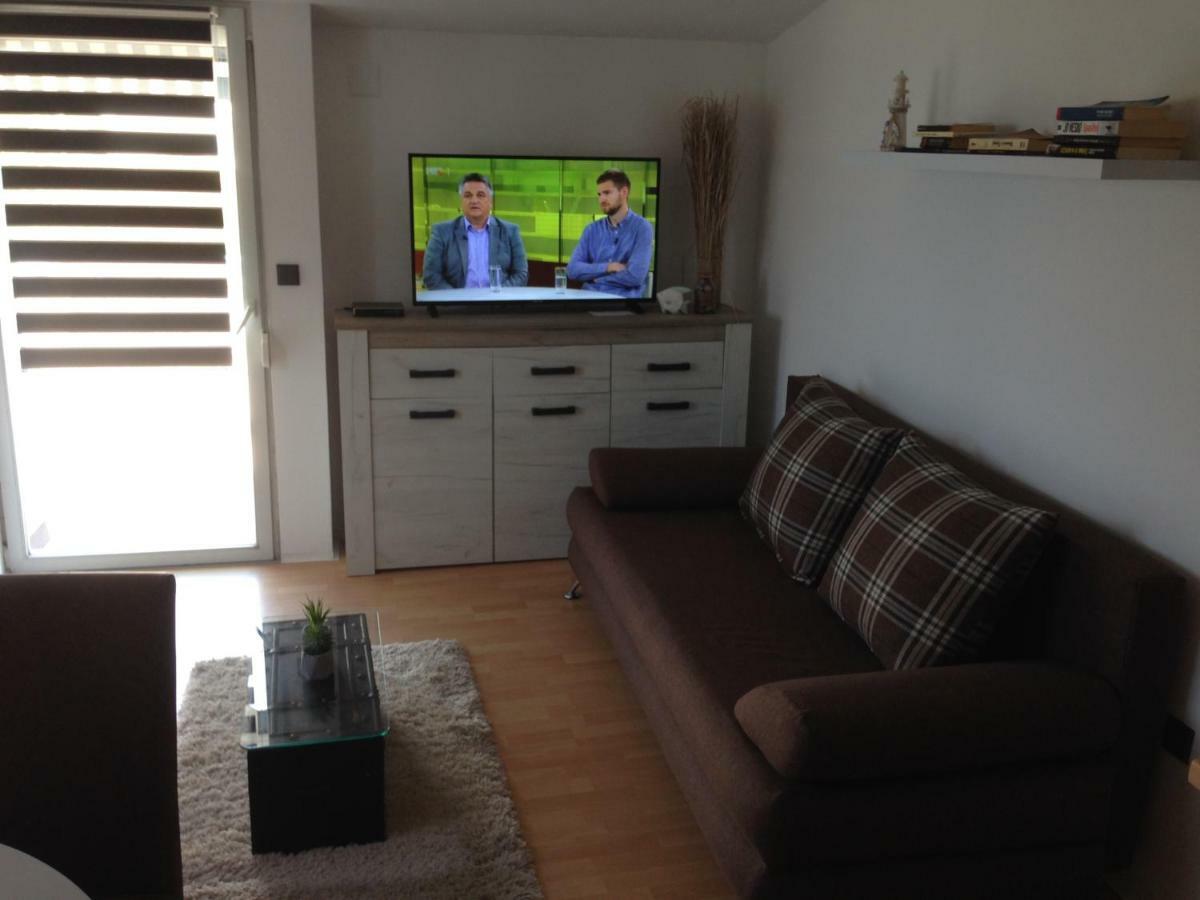 Apartmani Tatic Stinjan Bagian luar foto