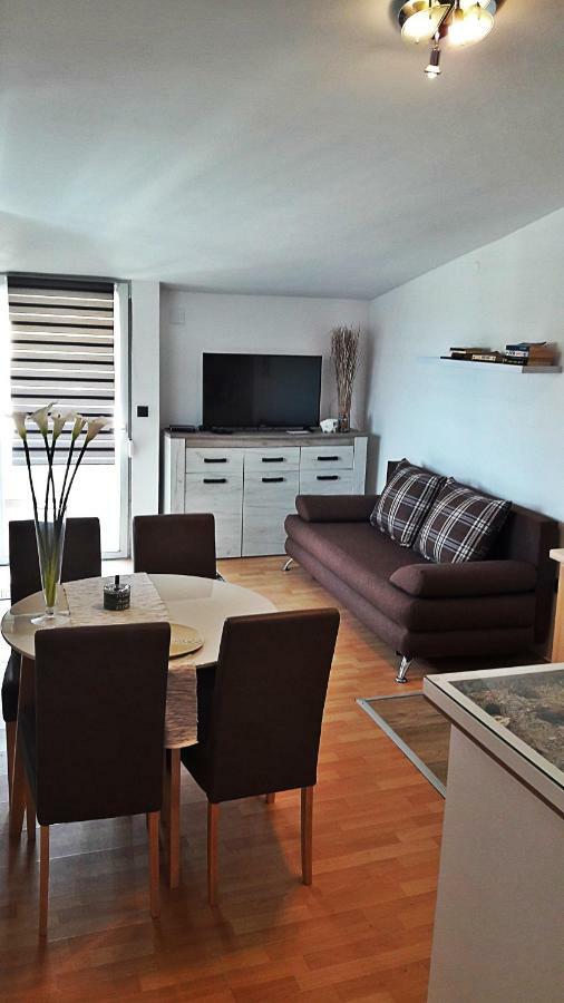 Apartmani Tatic Stinjan Bagian luar foto